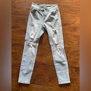 Light Wash Distressed skinny Jeans -